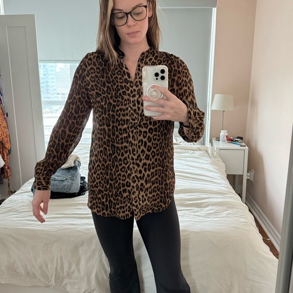 Leopard print blouse 🐆 - Picture 3 of 8